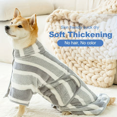 Quick-Dry Pet Towel，There are two colors available for selection，Suitable for dog bathing、Swimming and Beach Outings。
